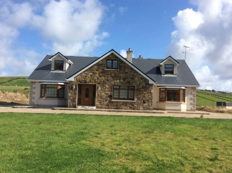 Beautiful Home On Lake Carrowmore 벨물릿 외부 사진